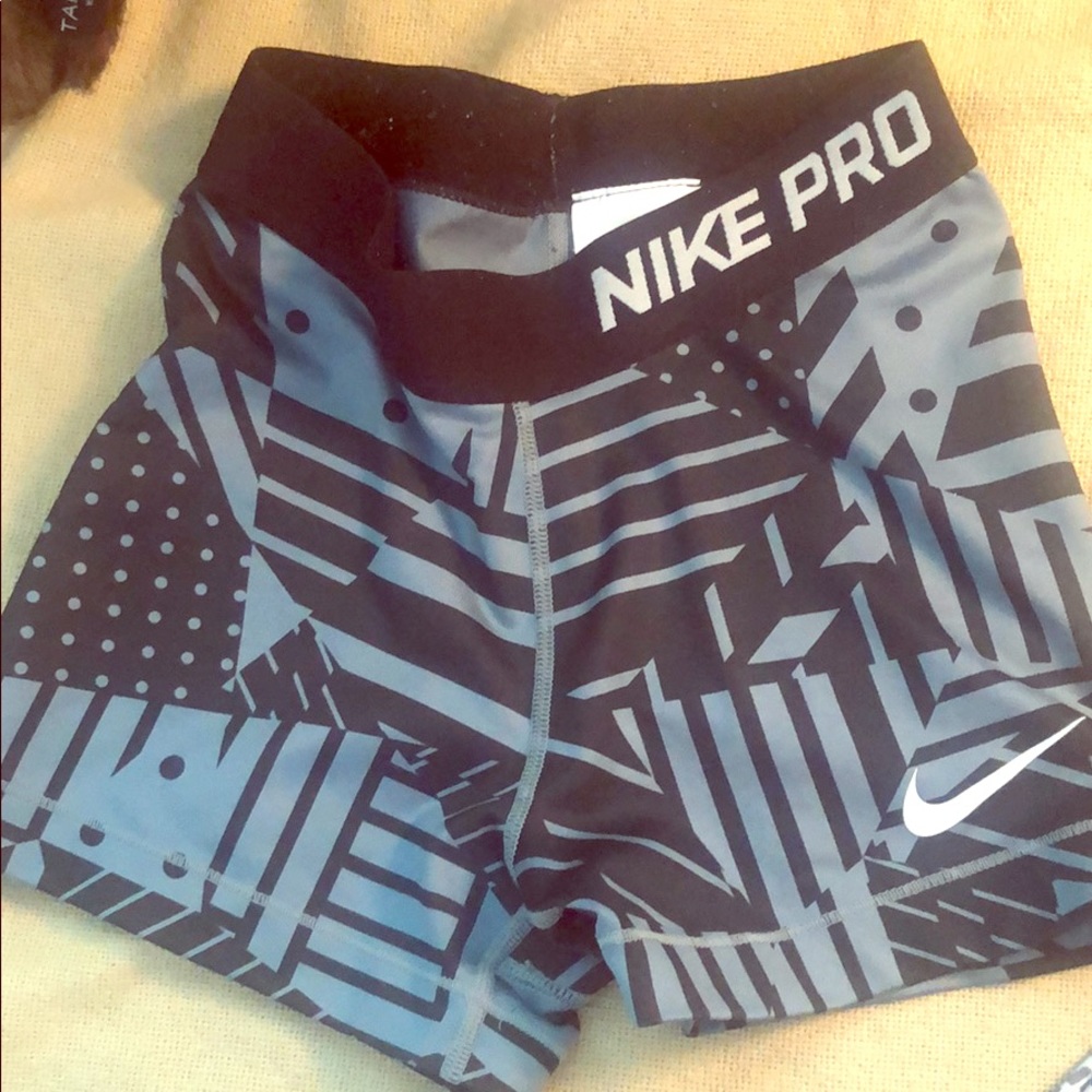 Nike pros xs
